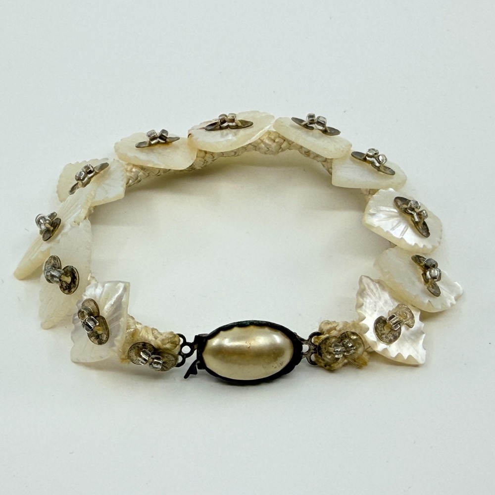 VTG Carved Mother of Pearl Shell Leaf Braided Cord Bracelet Cream Pearl Clasp - Picture 9 of 12